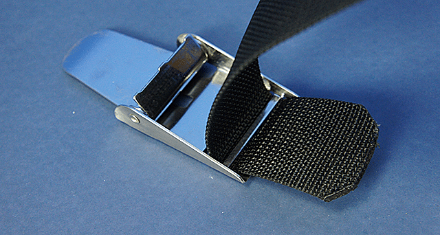 How to correctly thread a buckle onto a webbing strap